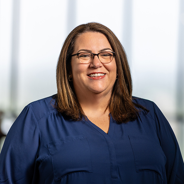 Tracy Kennon headshot